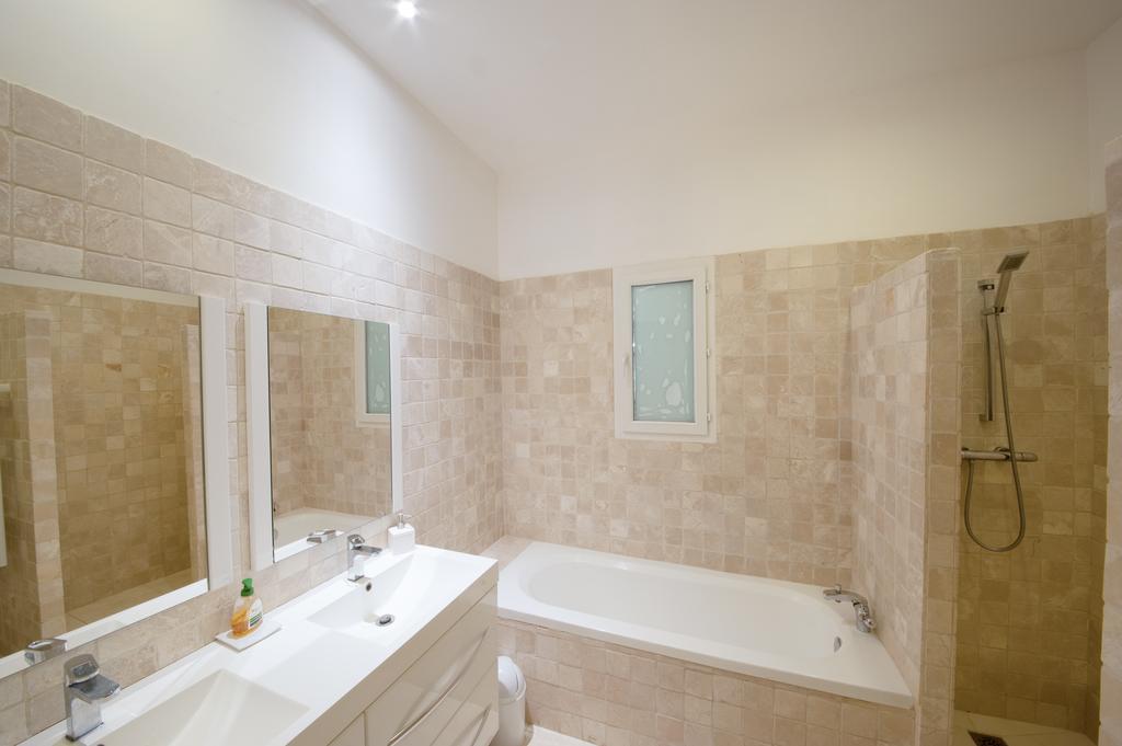 Appartements La Mangouste Сен Максим Екстериор снимка