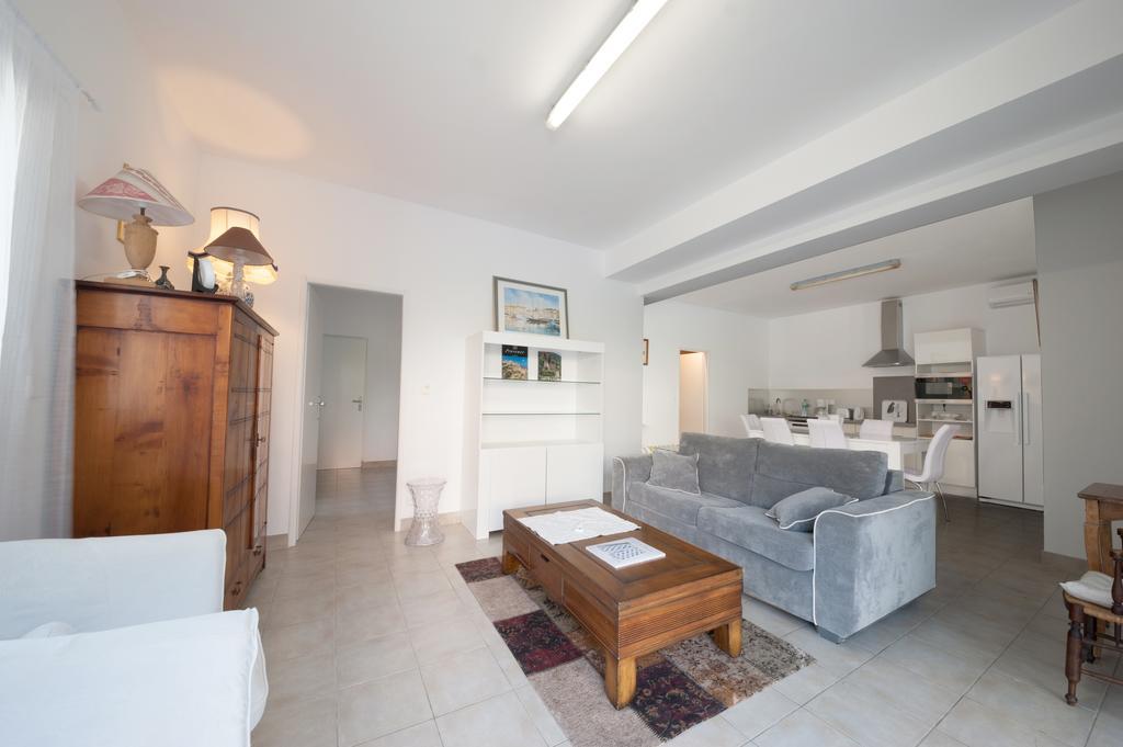 Appartements La Mangouste Сен Максим Екстериор снимка