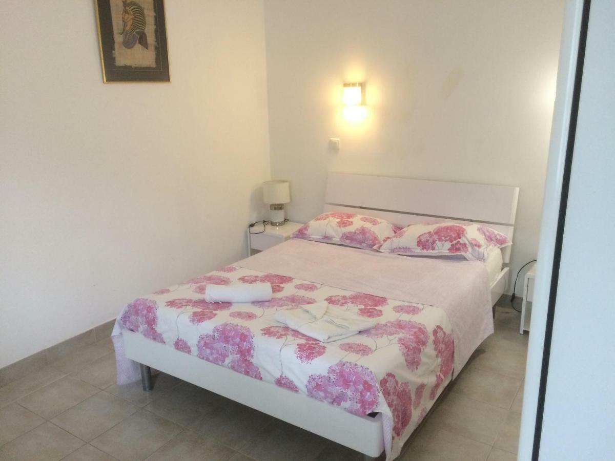 Appartements La Mangouste Сен Максим Екстериор снимка
